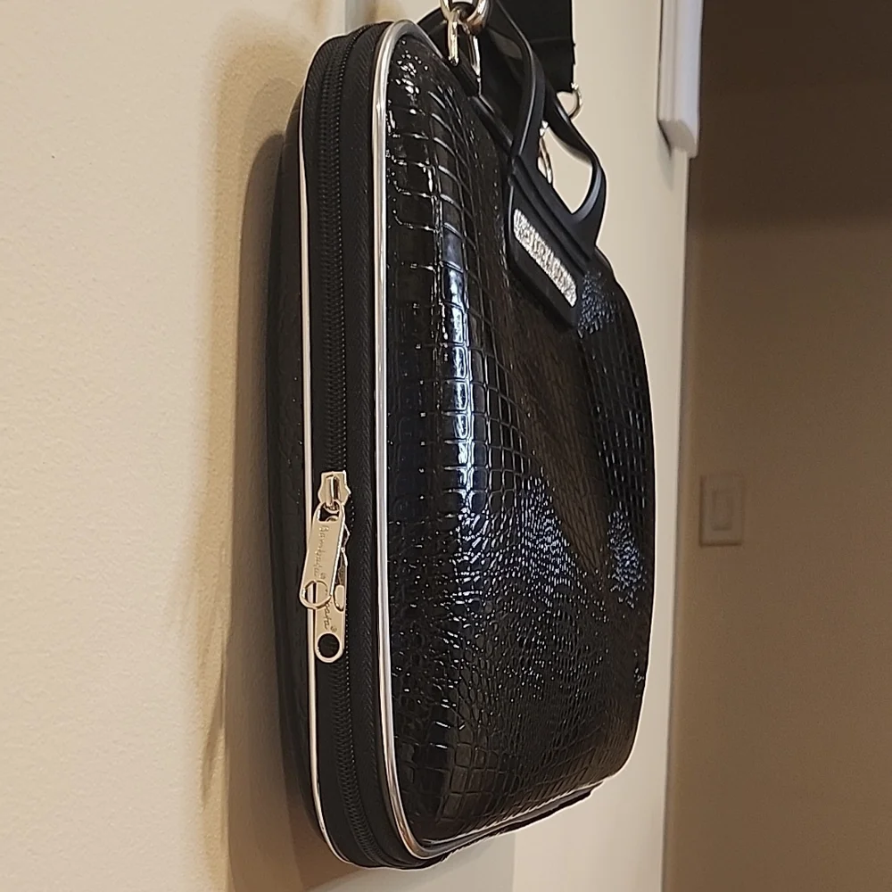 Bombata Elegant Black Crocodile Pattern Laptop Bag